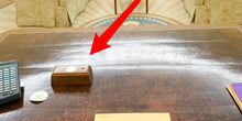 將圖片載入圖庫檢視器 The Red Button on the President‘s Table - But Not for Nukes
